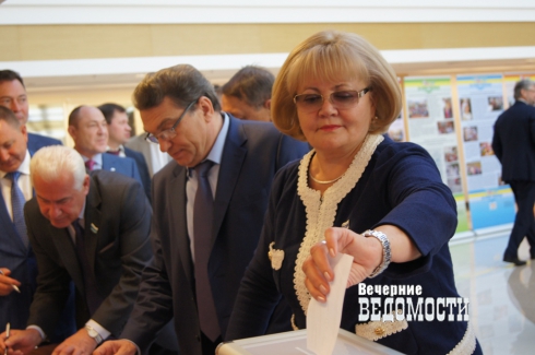 Свердловские депутаты беднеют на глазах