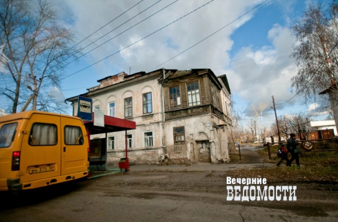 Бараки никуда не денутся? Программа расселения аварийного жилья в России под угрозой срыва