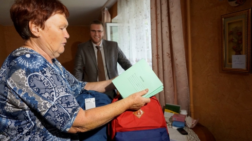 Екатеринбургский депутат помог нескольким сотням детей пойти в школу