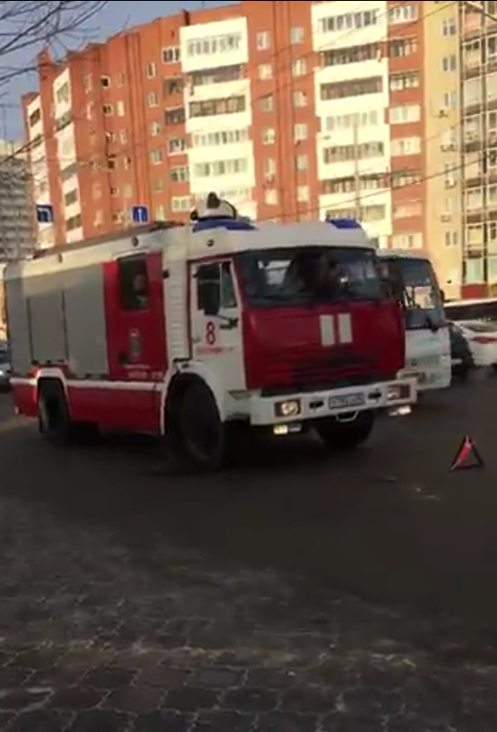 В Екатеринбурге автобус столкнулся с двумя легковушками. Есть пострадавшие — женщина и ребенок