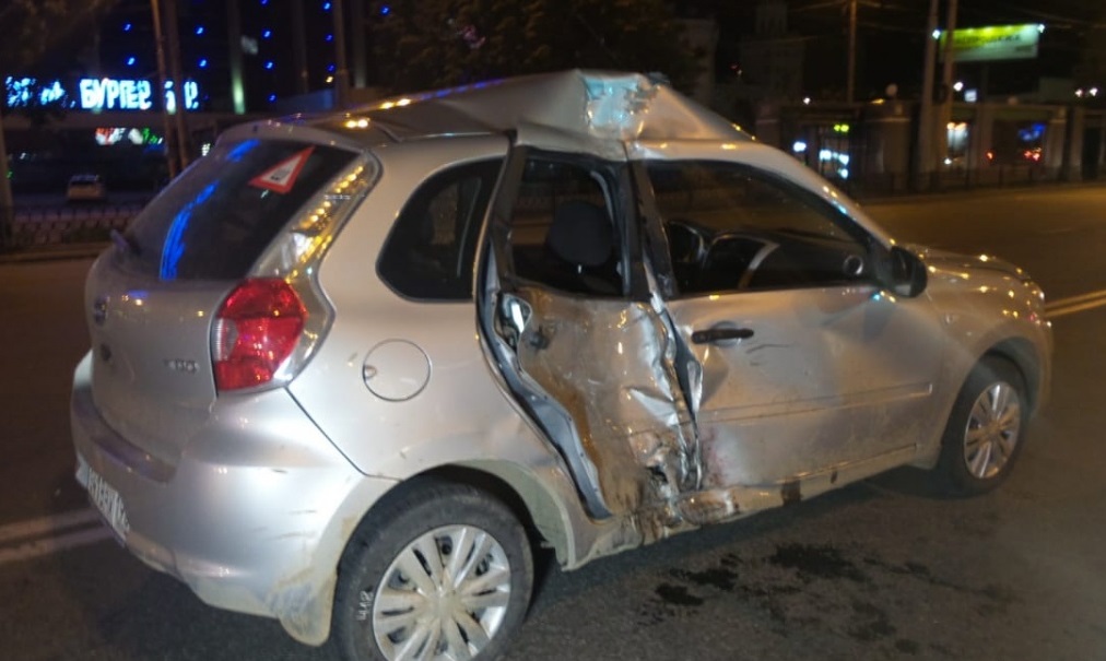 В Екатеринбурге ночью, в ДТП около железнодорожного вокзала, пострадали три человека