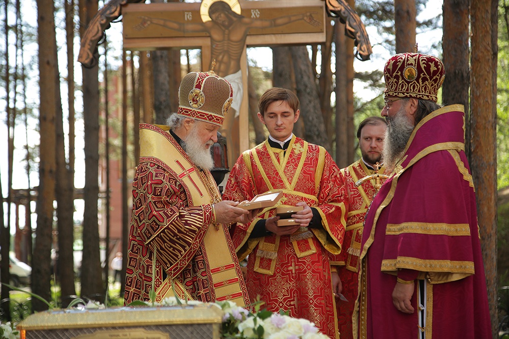 Патриарх Кирилл освятил храм в честь Феодоровской иконы Божией Матери в Алапаевске