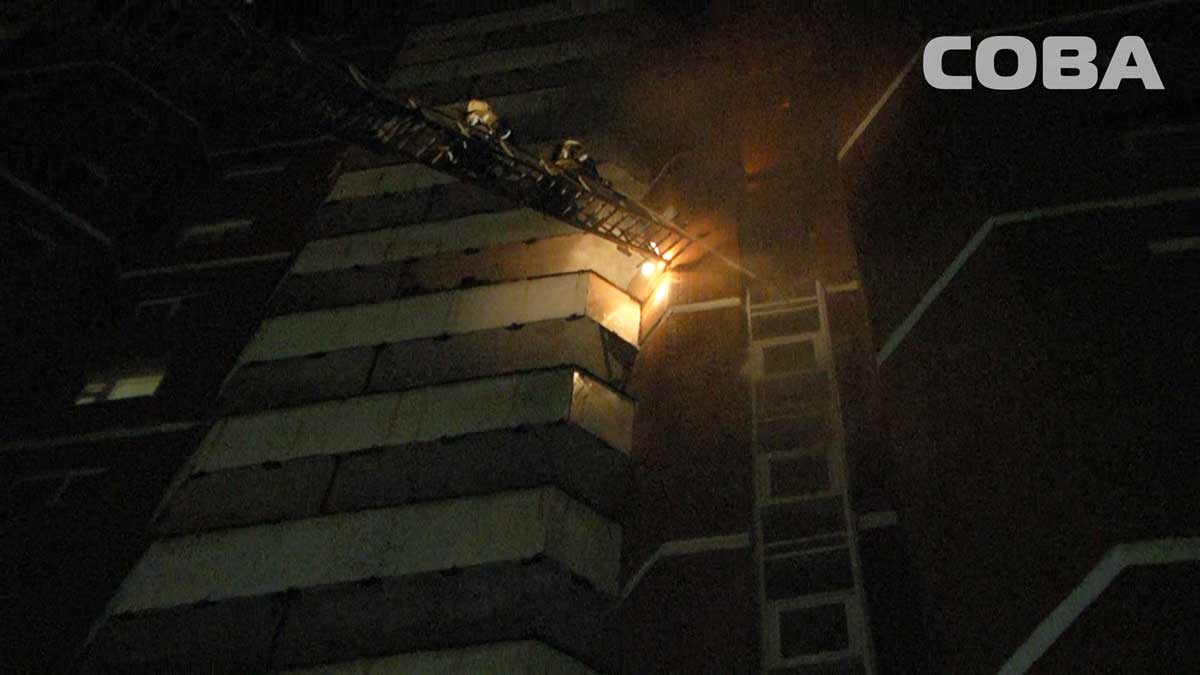Ночью в доме на Сортировке горел мусоропровод. Спасено 58 человек