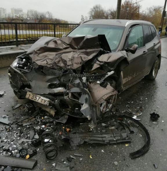Жёсткая автомобильная «заруба» на улице Щербакова в Екатеринбурге, но, к счастью, обошлось без жертв