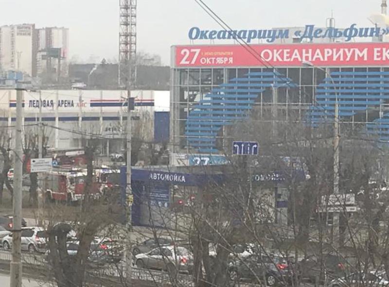Из-за сработавшей сигнализации из кинотеатра на Щербакова эвакуировали 99 человек