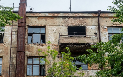 В Екатеринбурге на Чапаева снесут заброшенное здание