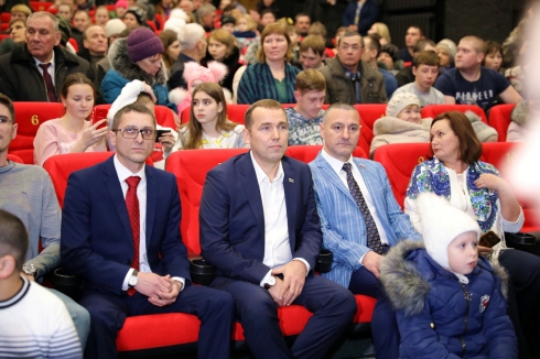 Шумков и Ильтяков открыли в Частоозерье 3D-кинотеатр стоимостью 25 млн рублей
