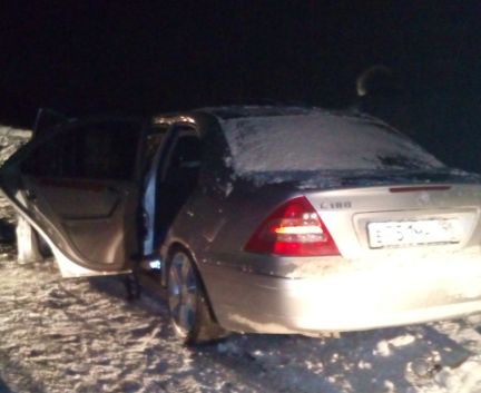 В Свердловской области в столкновении Volvo и Mercedes погиб ребенок (фото) В Свердловской области в столкновении Volvo и Mercedes погиб ребенок (фото)