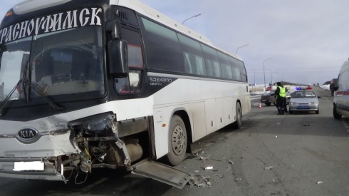 Автобус Красноуфимск – Екатеринбург попал в аварию. Есть пострадавшие