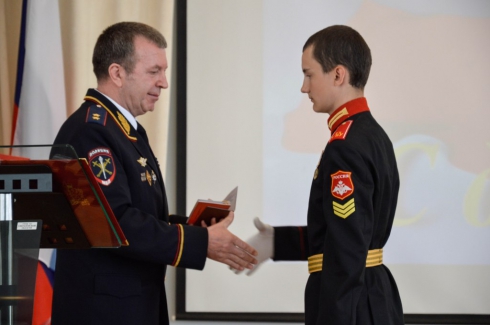 Командир полка ДПС Екатеринбурга получил звание полковника спустя три недели после назначения Командир полка ДПС Екатеринбурга получил звание полковника спустя три недели после назначения
