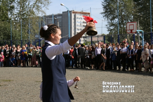 В екатеринбургскую школу на праздничную линейку забрел медведь