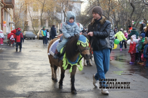Жильцы дома на Уралмаше избавились от «гряземесов» (ФОТО)