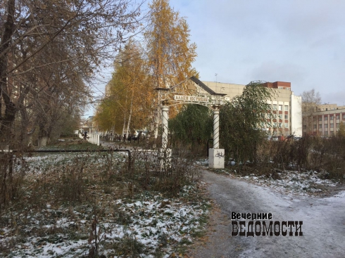 Коммунальная авария в Екатеринбурге: под угрозой подтопления оказался частный сектор (ФОТО)