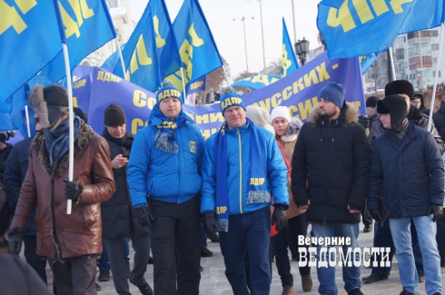 В Екатеринбурге прошла массовая акция в честь Дня народного единства (ФОТОРЕПОРТАЖ)