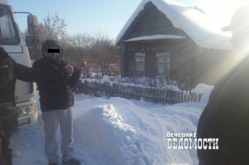 Ударив женщину ножом, уралец попытался ее спасти, но безуспешно