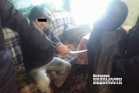 Ударив женщину ножом, уралец попытался ее спасти, но безуспешно