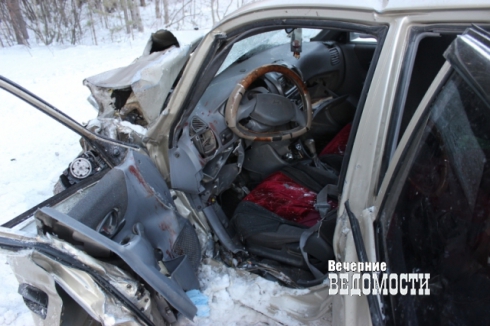 Несколько женщин пострадали в аварии на уральской трассе, одна из них погибла