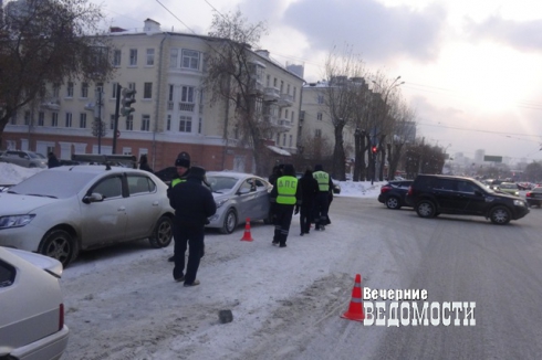 В Екатеринбурге машина сбила старушку, игнорировавшую подземный переход