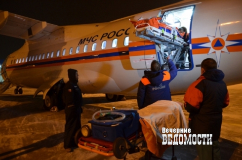 Спецборт МЧС доставил в Екатеринбург тяжелобольного ребенка