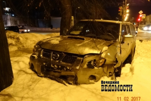 В автоаварии на Урале пострадали женщина и ее маленькая дочь