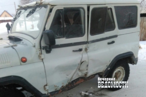 На Урале школьница, пытаясь спастись в автомобильной аварии, сломала руки