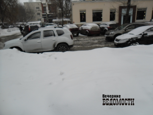 С приходом весны центральные улицы Екатеринбурга оказались затоплены