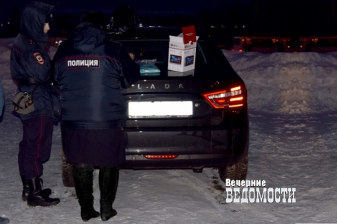 В Екатеринбурге на парковке у торгового центра продавали наркотики