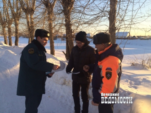 В Екатеринбурге спасатели объяснили, куда плыть провалившимся в Городской пруд