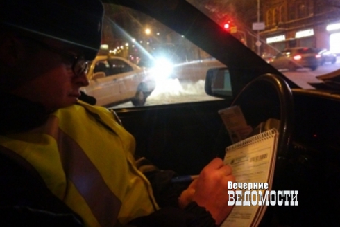 Прогулка по уральскому шоссе в сумерках закончилась для пешехода смертью под колесами