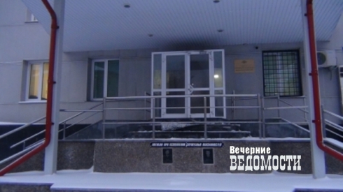 Сотруднице уральского супермаркета платили так мало, что она воровала вещи из камеры хранения