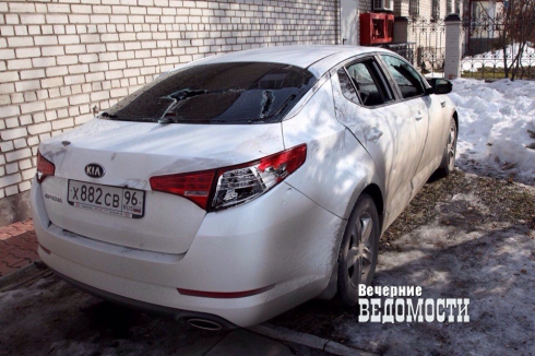 В Ирбите изуродовали автомобиль директора музея изобразительных искусств (ФОТО)