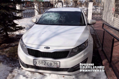 В Ирбите изуродовали автомобиль директора музея изобразительных искусств (ФОТО)
