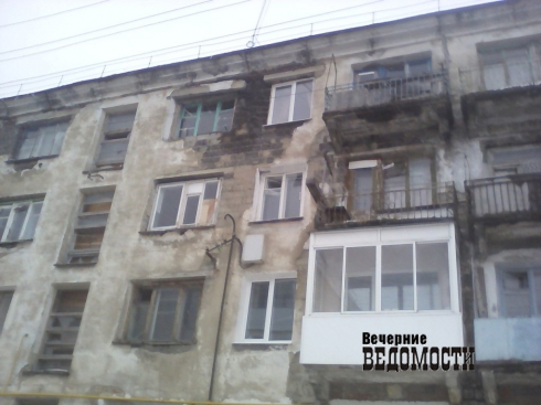 Серовское общежитие с фекальным сталагмитом начало рушиться (ФОТО)
