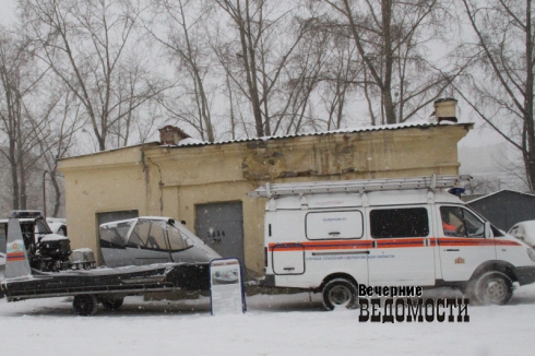 Уральские рыбаки продолжают безумствовать на тонком льду