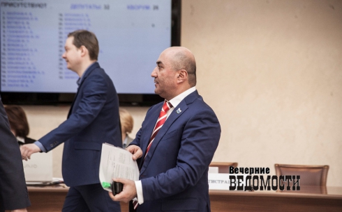 «Это была дешевая подстава!» Армен Карапетян выступил с пламенной речью перед свердловскими депутатами