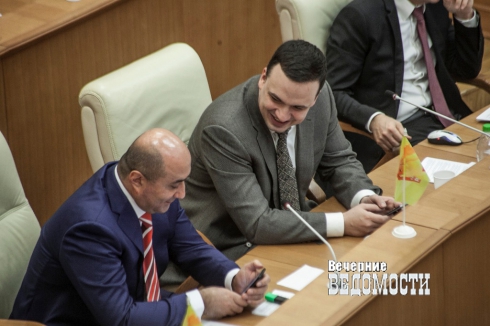 «Это была дешевая подстава!» Армен Карапетян выступил с пламенной речью перед свердловскими депутатами