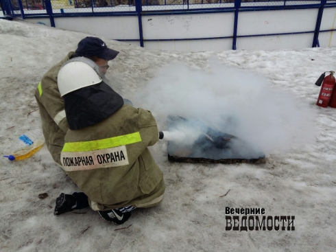 Екатеринбургских школьников вывели на улицу (ФОТО)