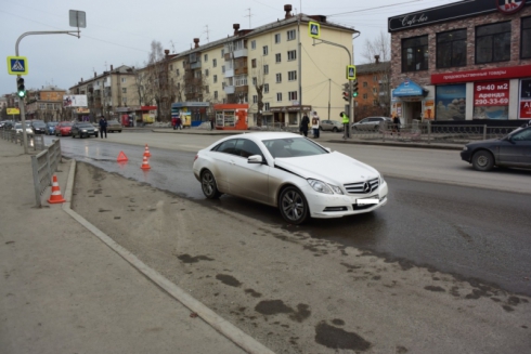 В Екатеринбурге женщина на «Мерседесе» сбила мальчика, вылетев на красный свет