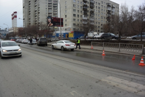 В Екатеринбурге женщина на «Мерседесе» сбила мальчика, вылетев на красный свет