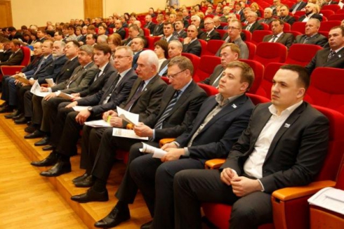 Евгений Куйвашев обозначил несколько направлений для «депутатской вертикали»