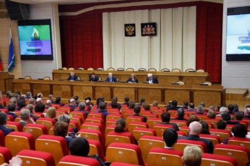 Евгений Куйвашев обозначил несколько направлений для «депутатской вертикали»
