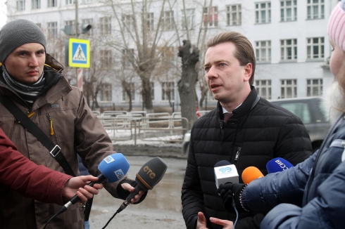 Владимир Бурматов знает, кто будет чинить растаявшие дороги