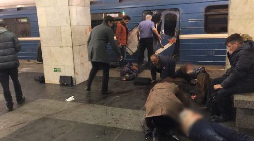 Появились фотографии с места взрывов в метро Санкт-Петербурга