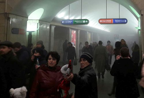 Появились фотографии с места взрывов в метро Санкт-Петербурга