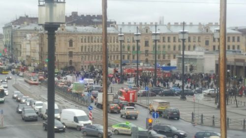Появились фотографии с места взрывов в метро Санкт-Петербурга