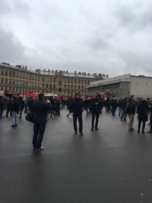 Появились фотографии с места взрывов в метро Санкт-Петербурга