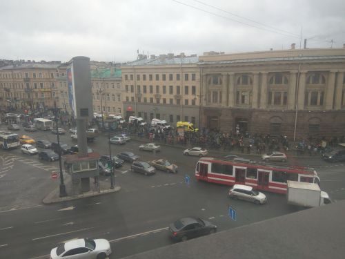 Появились фотографии с места взрывов в метро Санкт-Петербурга