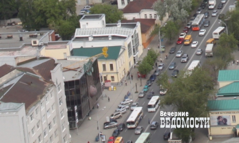 Транспортники поздравили екатеринбуржцев с первым апреля, отменив пять маршрутов