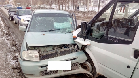 На Урале водитель маршрутки, уснувший за рулем, покалечил двух человек
