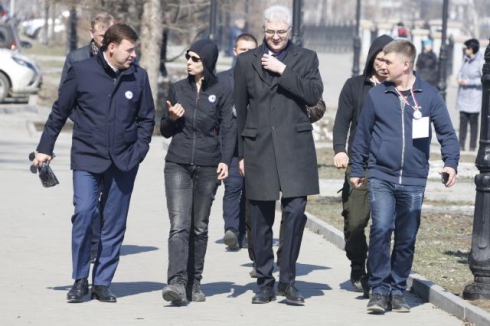 Куйвашев поздравил свердловчан с Днём космонавтики